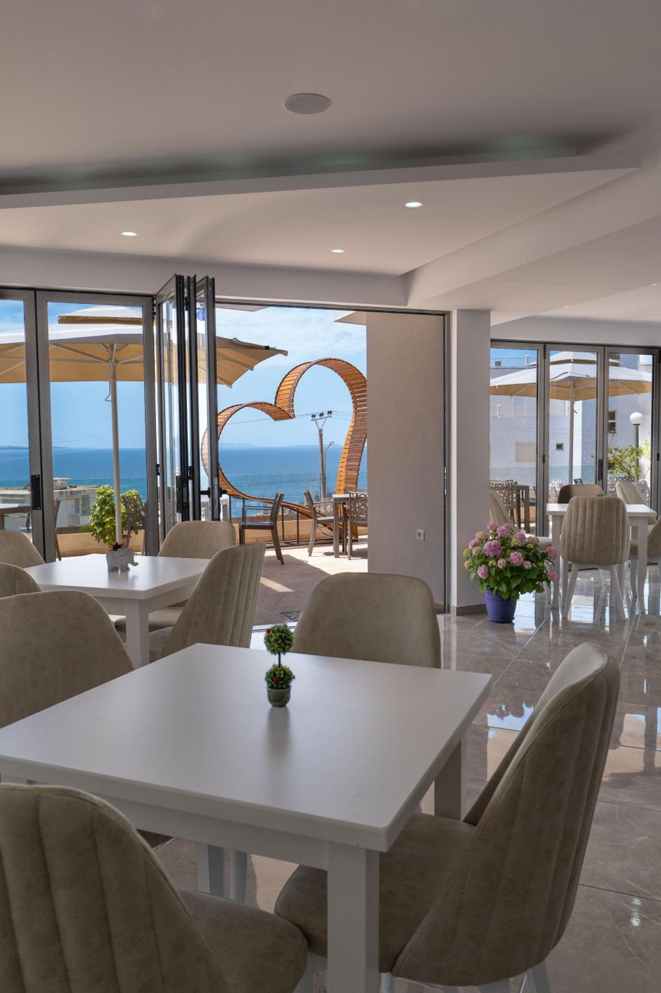 Sea View Hotel Sarandë Exteriör bild
